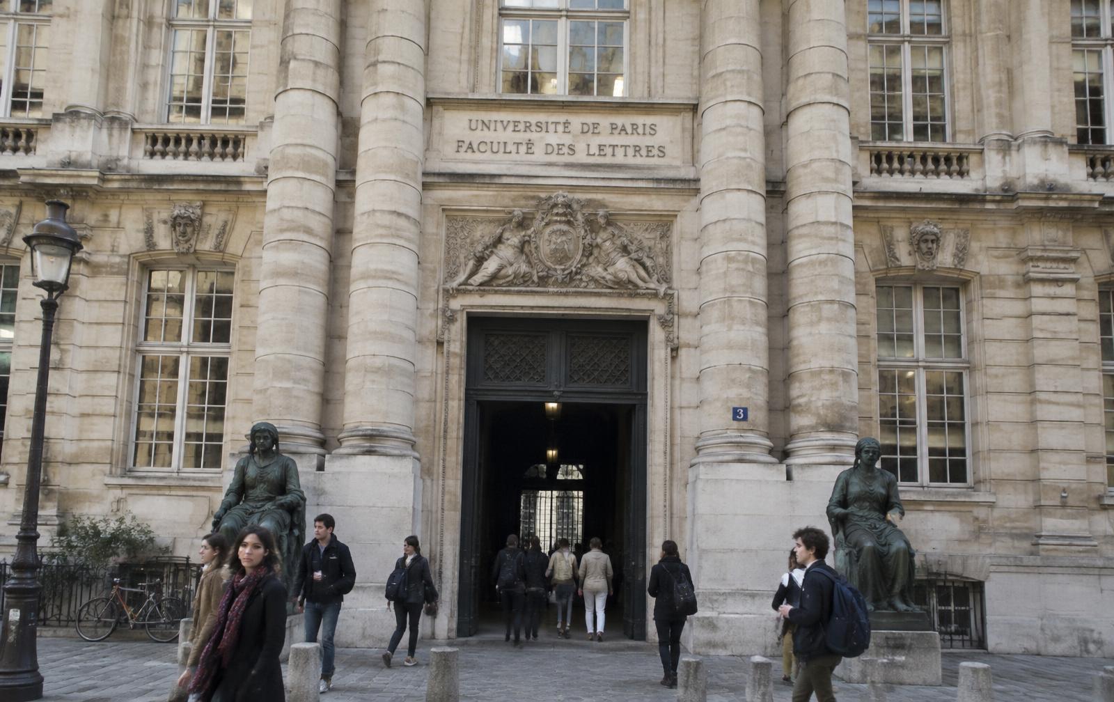 Entrée d'une université parisienne